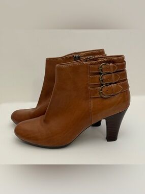 Clarks Artisan Leather Ankle Boots Tan Brown Booties‎ Size 9